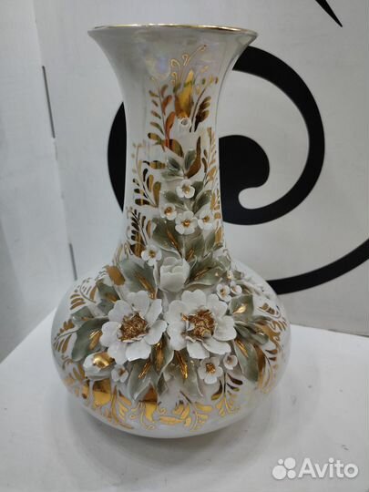 Ваза с цветочным декором / Фарфор