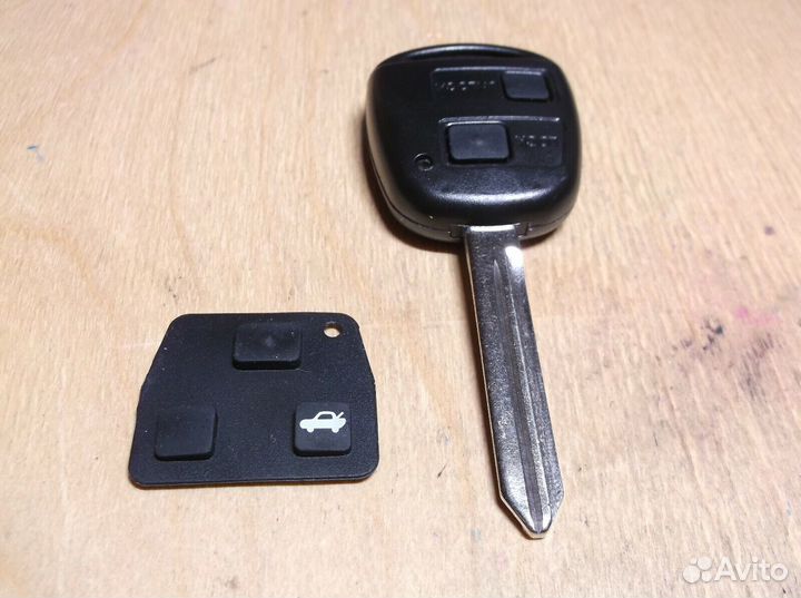 89071-02021 Toyota Avensis remote key 2 buttons