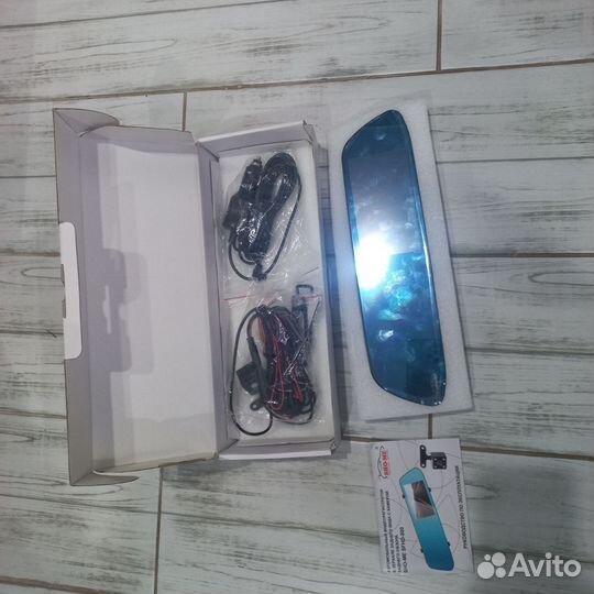 Автомобильный видеорег. с камерой заднего вида