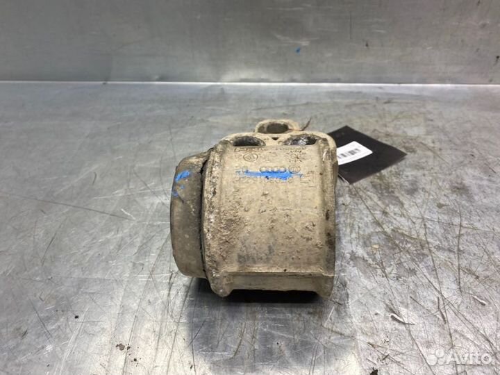 Сайлентблок задней балки левый Volkswagen Passat