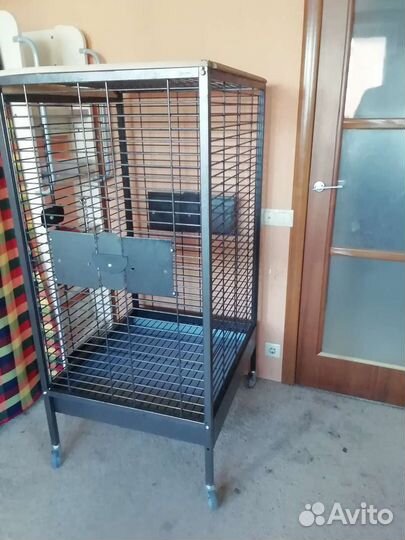 Клетка большая для крупного папугая