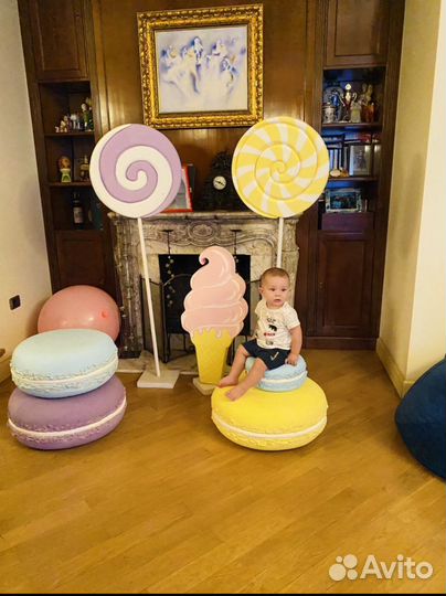 Гиганские сладости из пенопласта