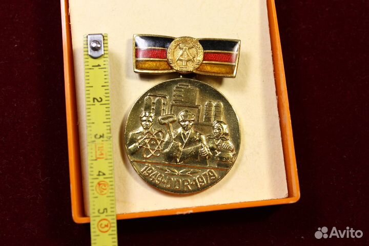 Медаль 30 лет образования гдр в коробке оригинал
