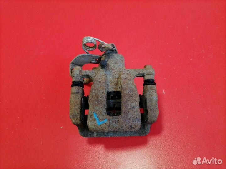 Суппорт задний левый Hyundai Solaris RB G4FC 2011