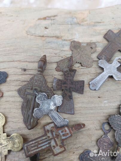 Коллекция старинных нательных крестов