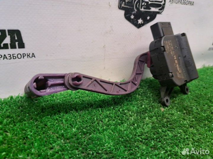 Моторчик привода заслонок отопителя Audi Q3