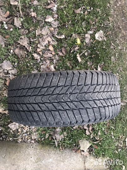 Roadstone Winguard Ice Plus 215/50 R17