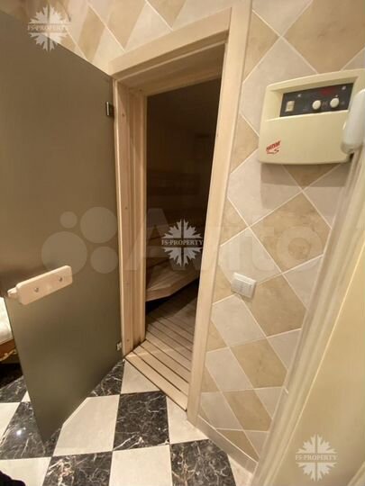 Коттедж 500 м² на участке 6 сот.