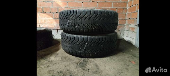 Goodyear UltraGrip 235/65 R17