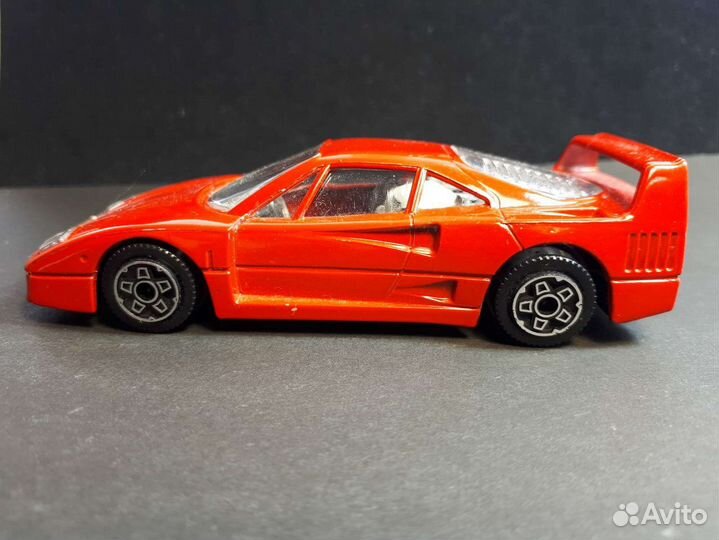 Модель Ferrari F40 1:43 bburago
