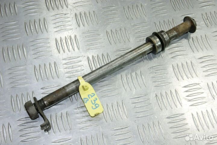 Ось заднего колеса Honda CB-1