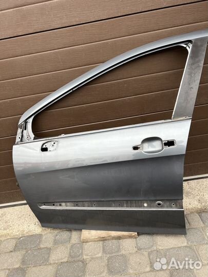 Дверь передняя левая Peugeot 308