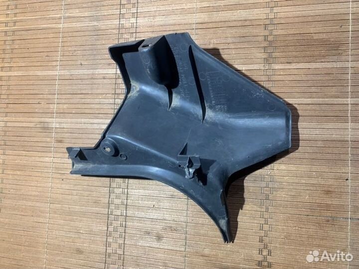 Накладка на стойку кузова передняя правая