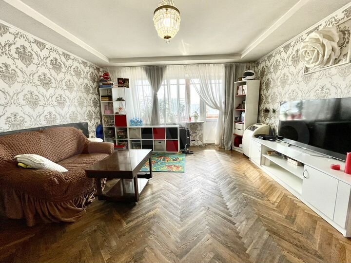 3-к. квартира, 70,9 м², 2/5 эт.