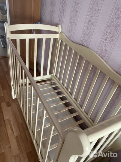 Кровать детская с маятником