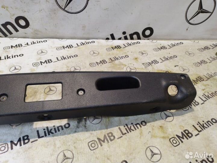 Накладка крышки багажника Mercedes C-Class W204