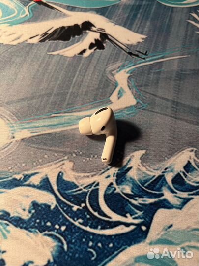 Правый наушник airpods pro