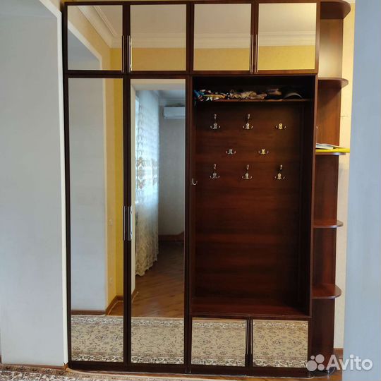 Прихожий шкаф