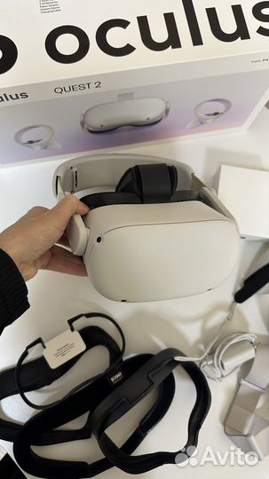 Продам VR-шлем Oculus Quest 2+ аксессуары