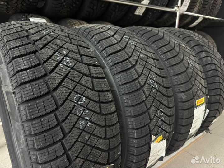 Pirelli Ice Zero FR 215/55 R17 128