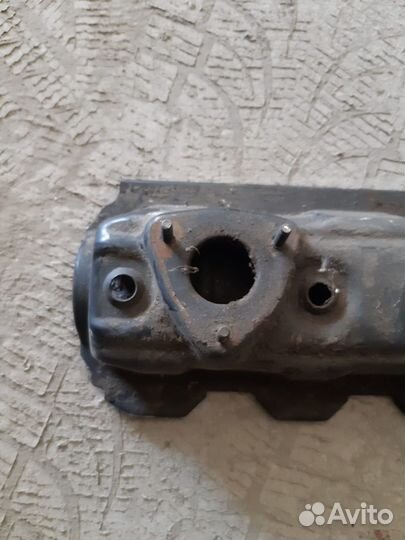 Клапанная крышка volkswagen каравела 2.5л.1994