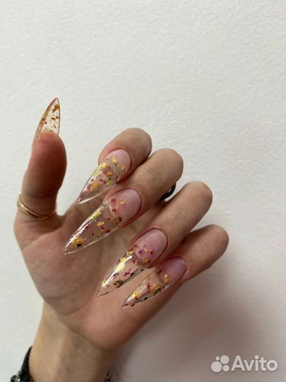 Маникюр, педикюр, наращивание ногтей