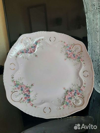 Ваза для фруктов на ножке розовый фарфор