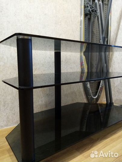 Стеклянная тумба под тв