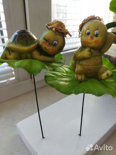 Фигурки черепашек на стержнях