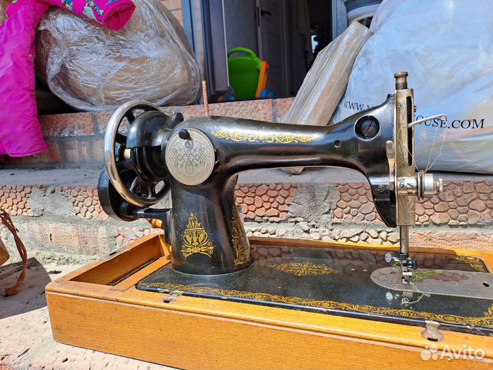 Швейная машина Singer