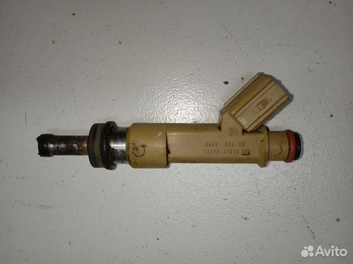 Toyota Auris (E150) I форсунка инжекторная электр