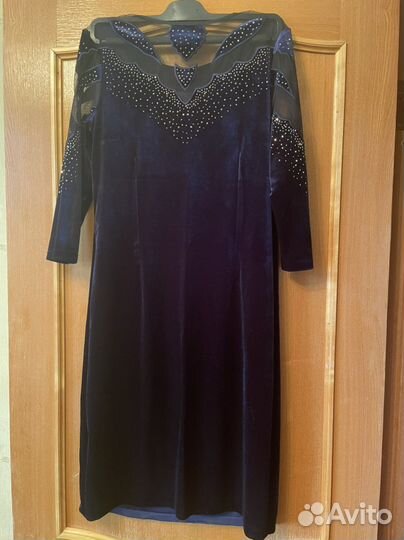 Много новых разных платьев