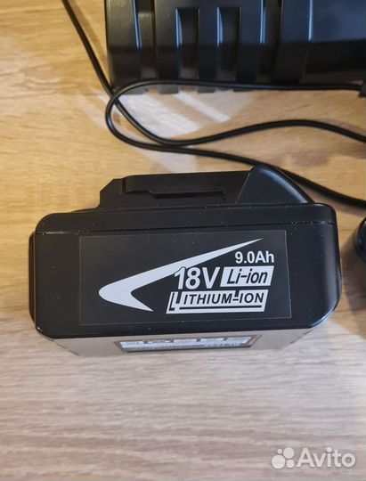 Makita аккумулятор (и/или зарядная станция)