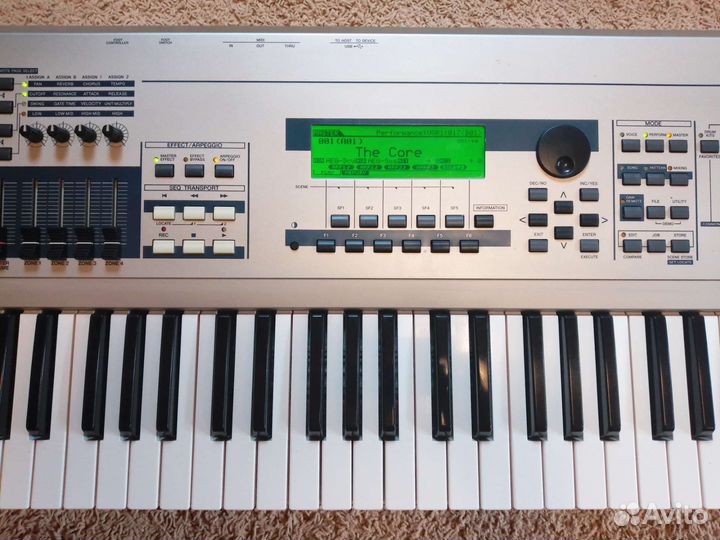 Синтезатор Yamaha MO6