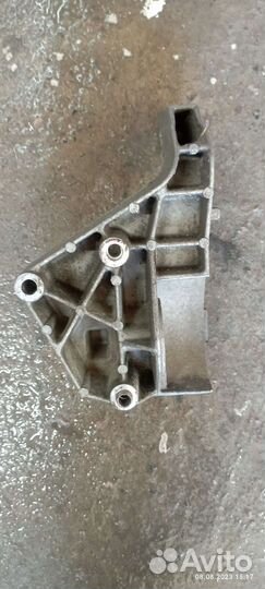 Кронштейн генератора granta