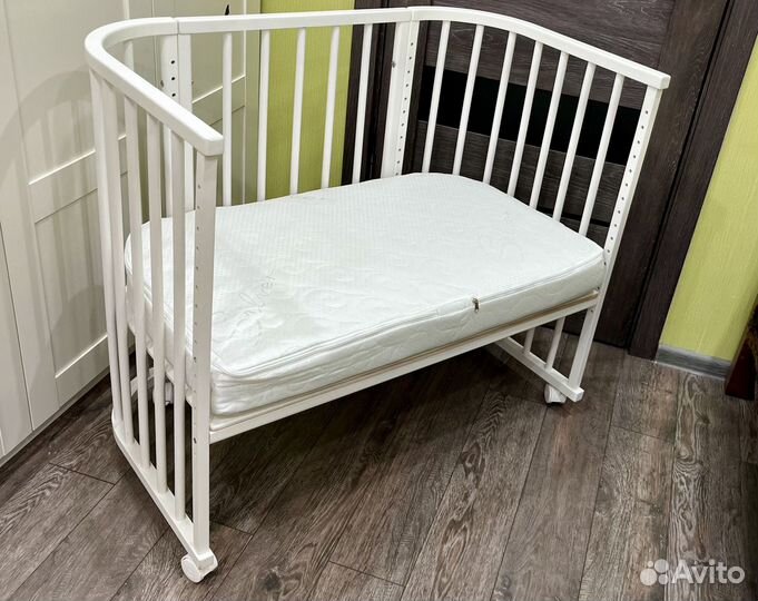 Продам прикроватную кроватку для новорожденного
