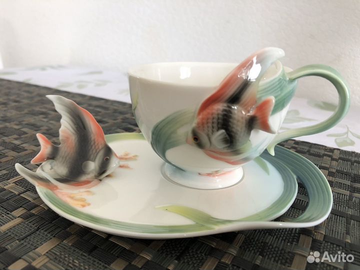 Фарфоровый чайный сервиз