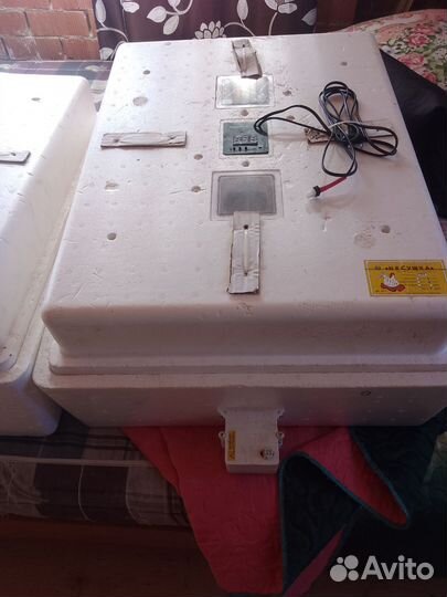 Инкубатор на 104 яйца несушка