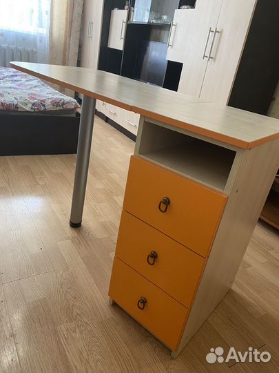 Стол для маникюра складной