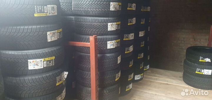 Roadmarch Winter XPro 999 225/50 R17