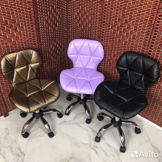 Стул мастера на колесиках