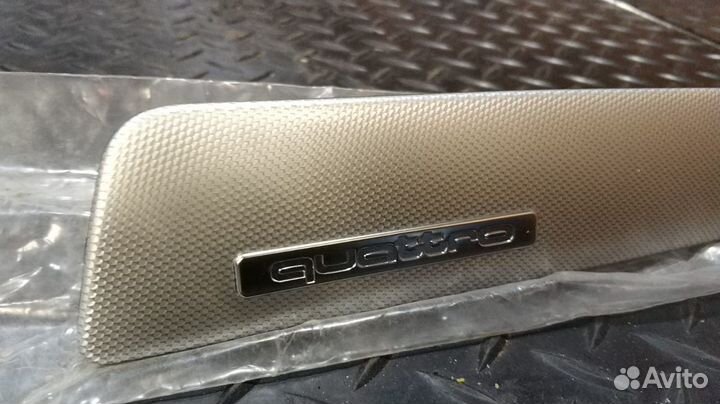 Декор. накладка Audi Q5