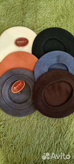 Женские береты и палантины