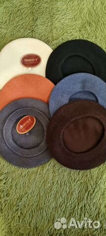 Женские береты и палантины