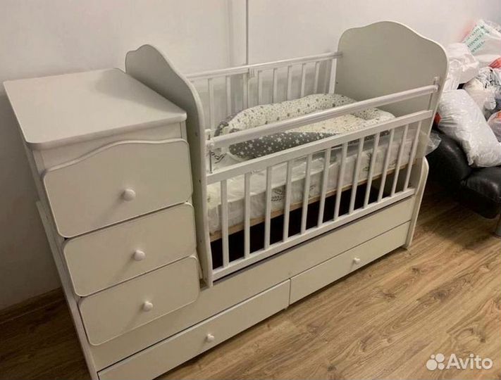 Детская кроватка 3 в 1 с комодом