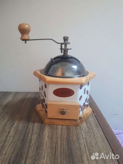 Кофемолка жерновая ручная