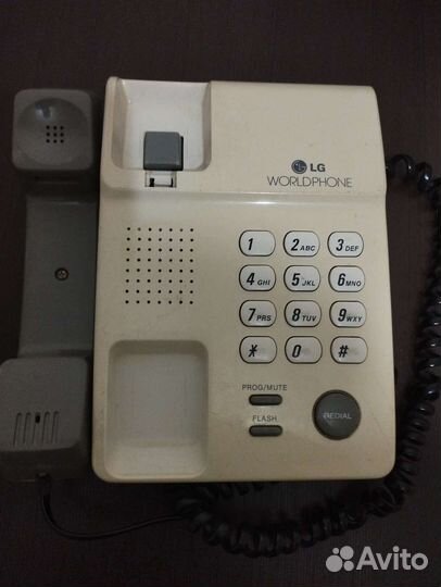 Телефон LG