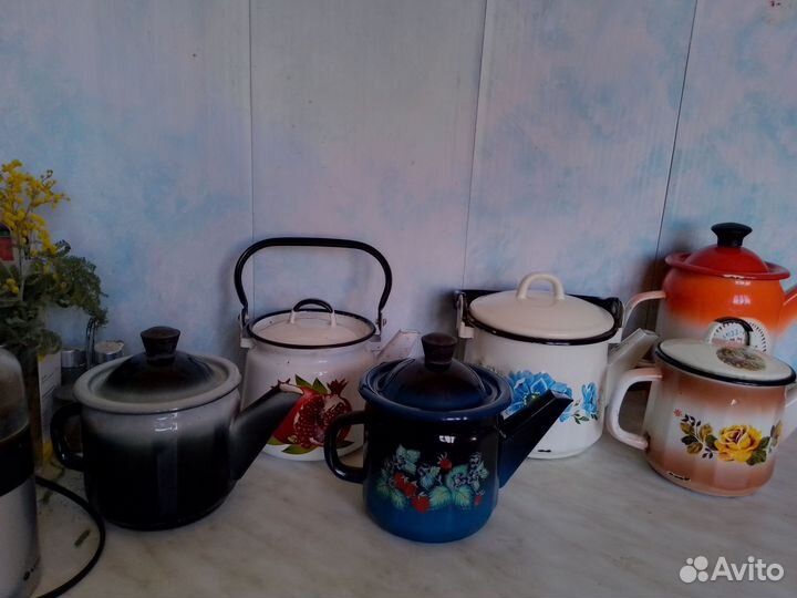 Чайники эмалированные, крышки, сковородки, кружки