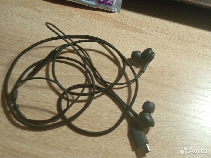 Проводные наушники