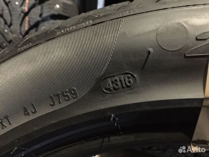 Pirelli P Zero 245/45 R18 100Y